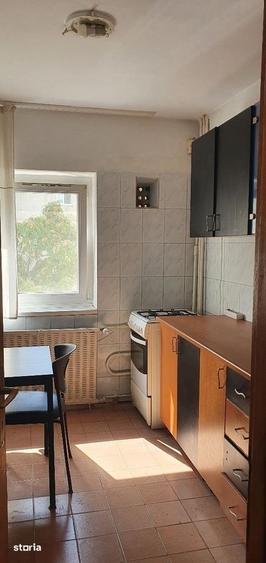 Apartament cu 3 camere decomandat, mobilat în Centrul Civic