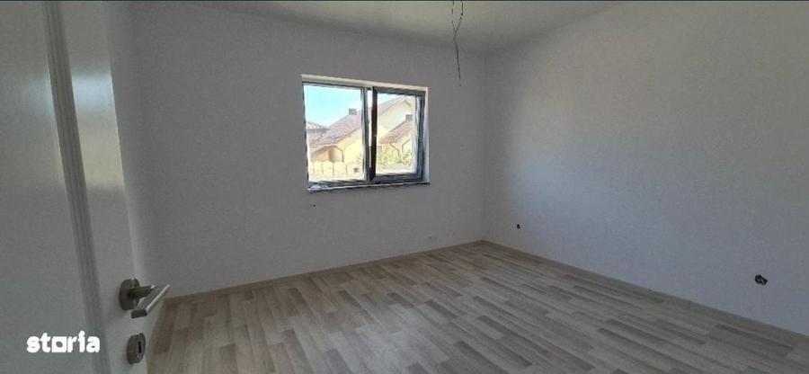 Casă cu 4 camere cu Teren 350 Mp în Clinceni