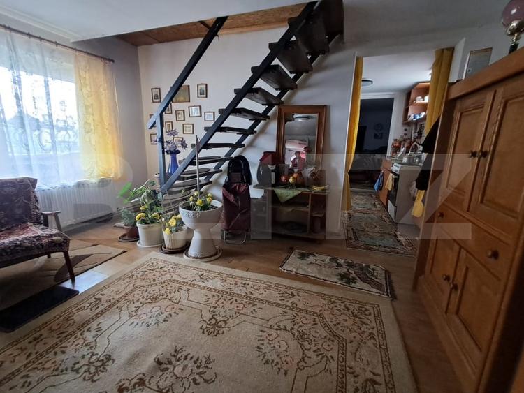 Casă individuală cu 10 camere cu Canalizare în Sâncraiu de Mureș