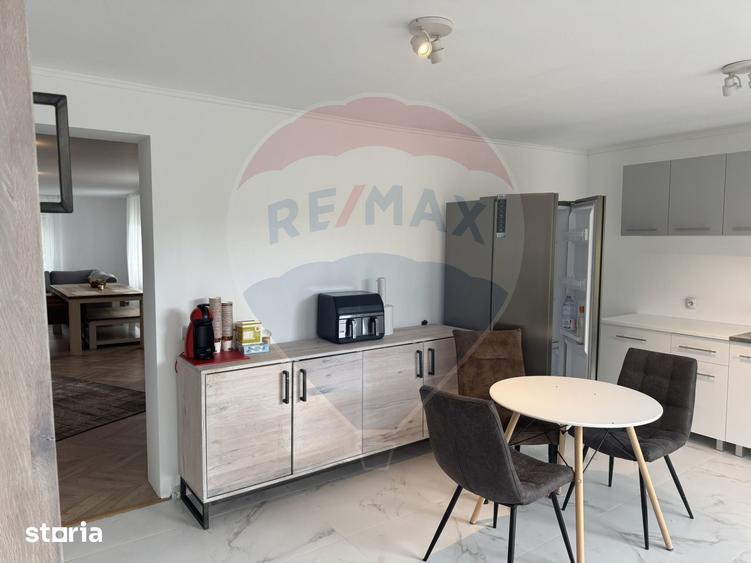 Casă cu 6 camere cu Teren 2800 Mp în Livada