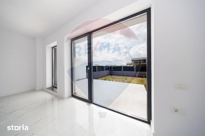 Casă cu 4 camere cu Teren 250 Mp în Tărlungeni
