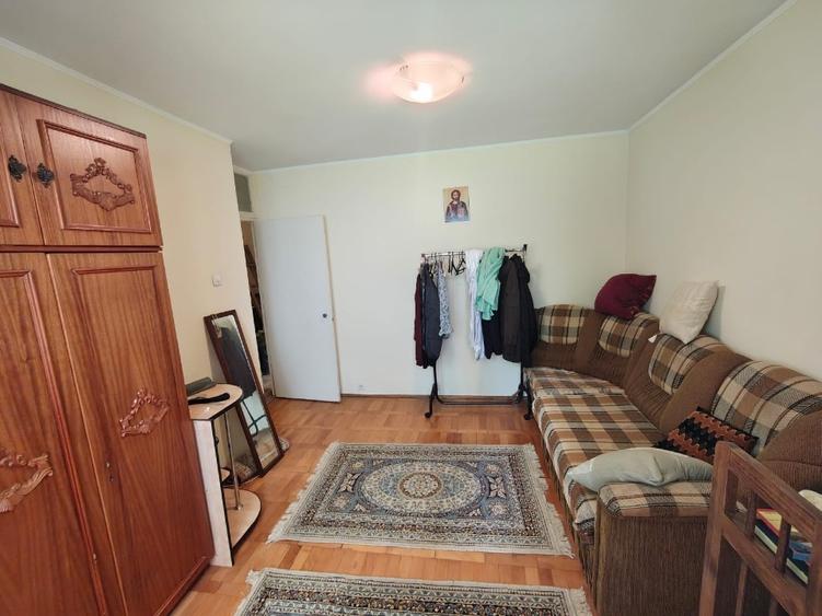 Apartament cu 3 camere în Mihai Bravu