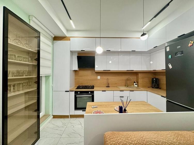Apartament cu 3 camere decomandat în Ștefăneștii de Jos