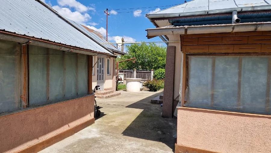 Casă cu Teren 1045 Mp în Ciorani