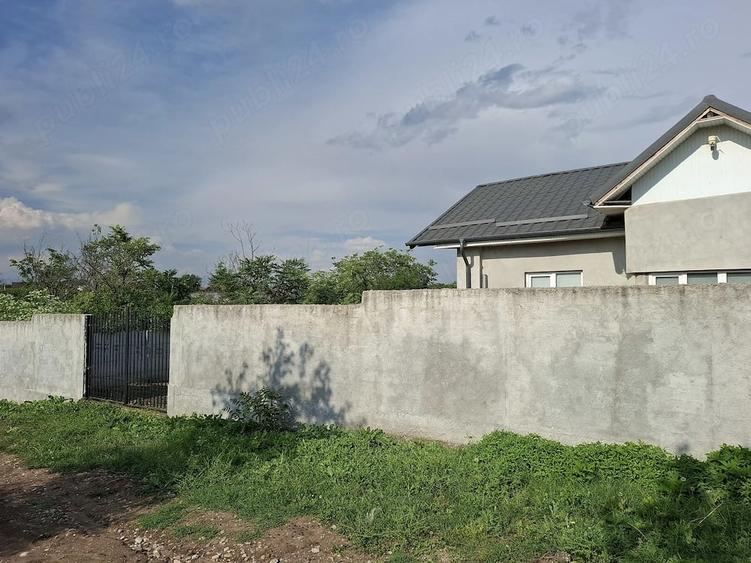 Casă cu Teren 4000 Mp în Redea