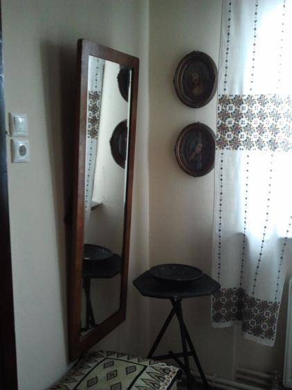 Penthouse cu 4 camere semidecomandat în P-ța Victoriei