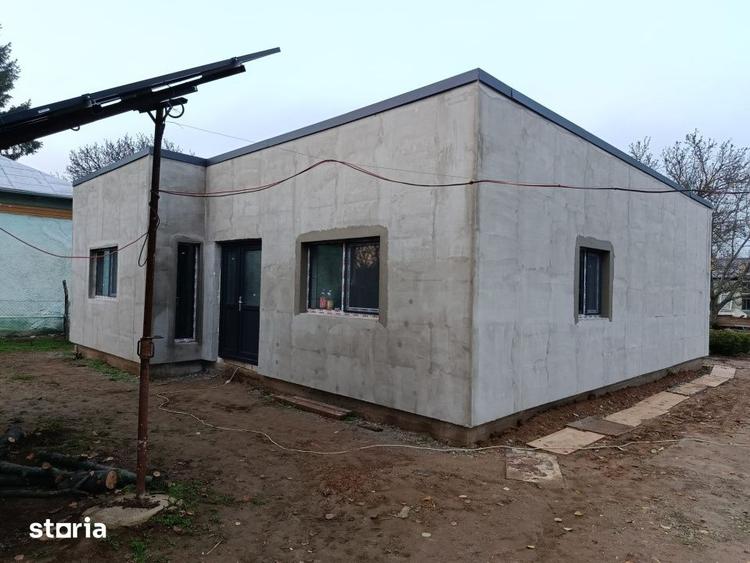 Casă cu 4 camere cu Teren 300 Mp în Calea București