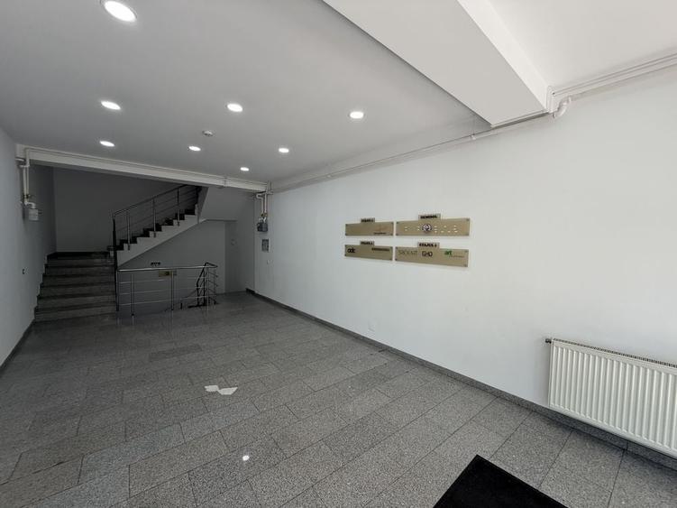 central, 90mp, cladire birouri din 2015, pretabil salon infrumusetare, cabinet etc, 900 euro - 2