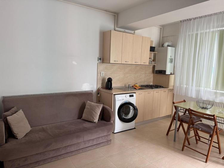 Apartament cu 2 camere semidecomandat, mobilat în Central