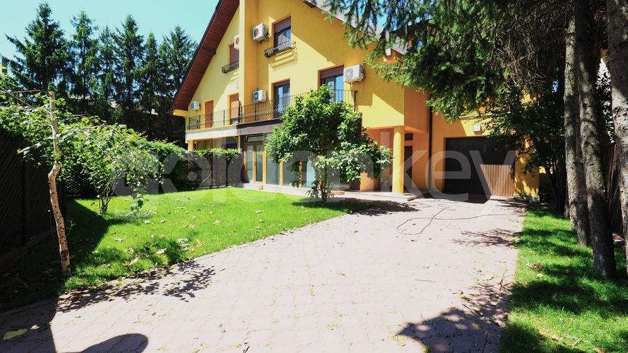 Duplex cu 6 camere cu Canalizare în Iancu Nicolae