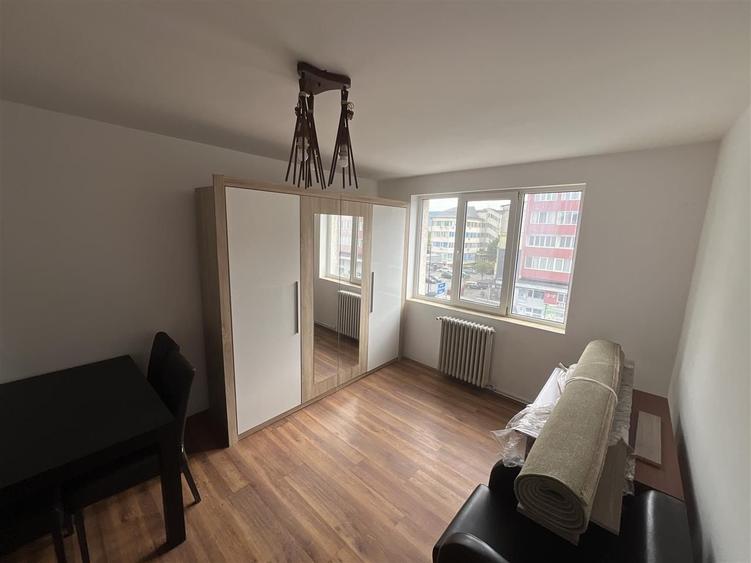 Apartament cu 3 camere decomandat în Decebal