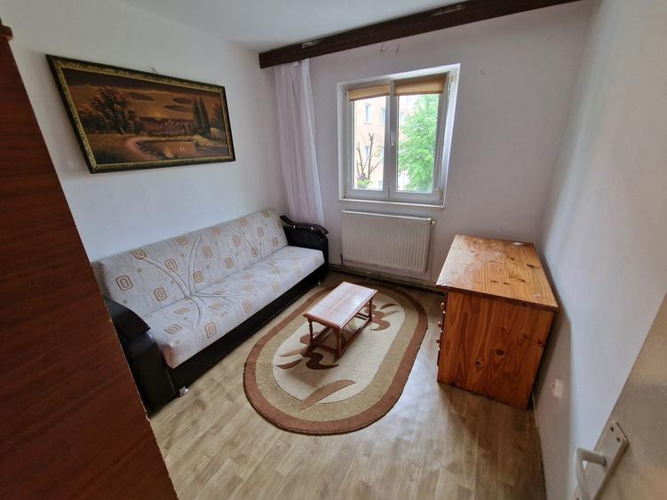 Apartament cu 2 camere semidecomandat în Florilor