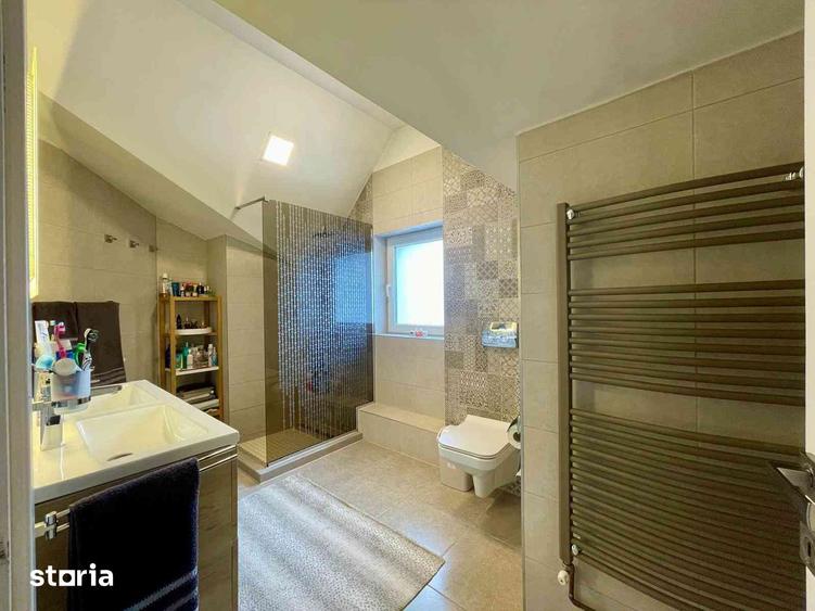 Casă cu 4 camere cu Canalizare în Central