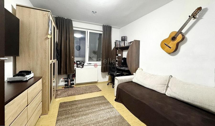 Apartament cu 3 camere decomandat, mobilat în Vlahuță