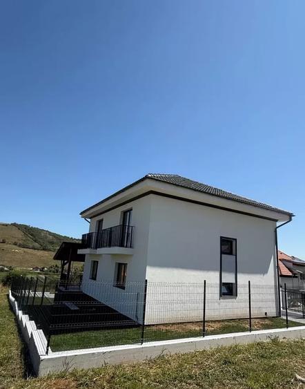 Casă individuală cu 4 camere cu Canalizare în Chinteni