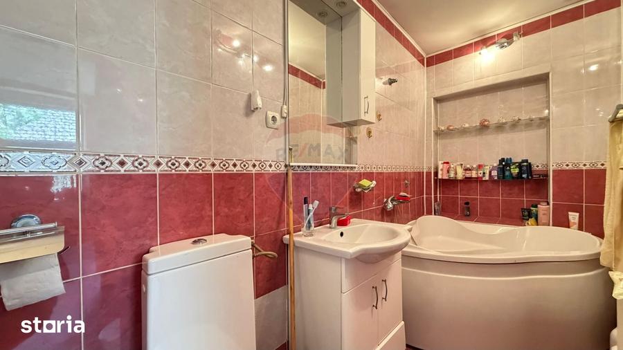 Casă cu 6 camere cu Teren 687 Mp în Central