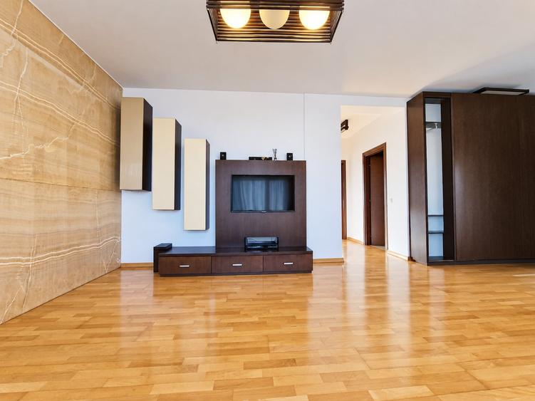 Apartament cu 3 camere decomandat, mobilat în Pipera