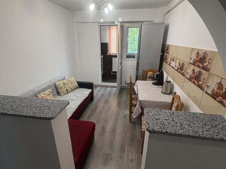 Apartament cu 2 camere decomandat în Exterior Vest