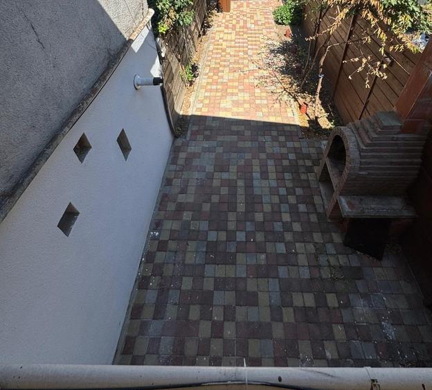 Casă individuală cu 4 camere cu Canalizare în Domenii