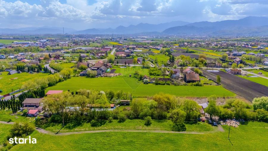 Teren de 13000 mp, în Stupini