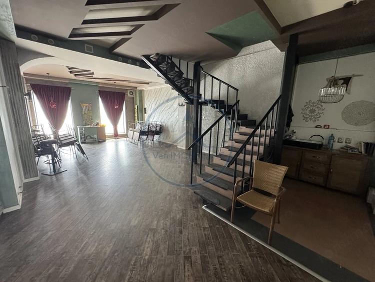 Spațiu comercial, de 1,000 mp, în Central