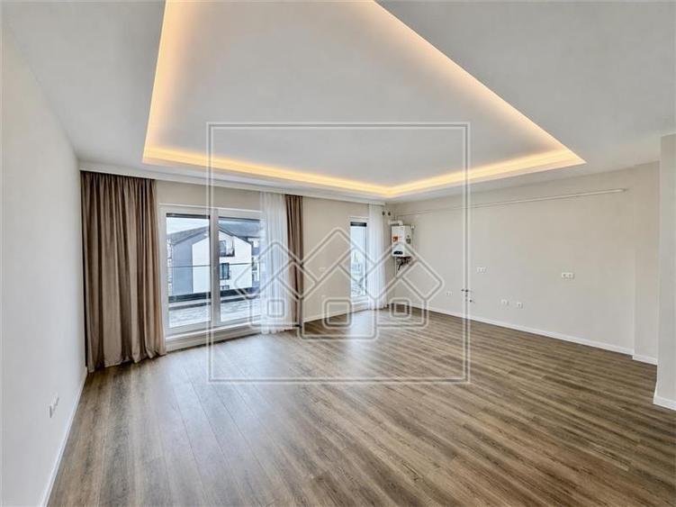 Apartament cu 3 camere nedecomandat în Exterior Sud