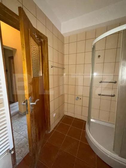 Apartament cu 4 camere semidecomandat în Central