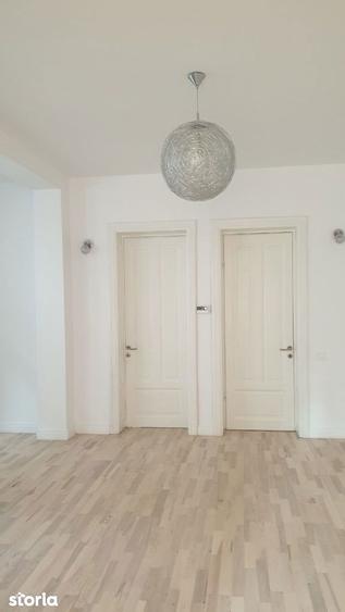 Casă cu 6 camere cu Teren 300 Mp în Dorobanți
