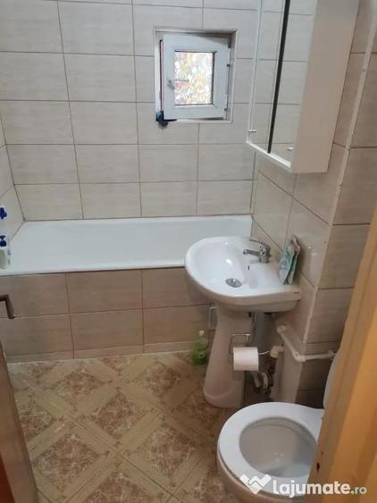 Apartament cu 3 camere decomandat în Iancului