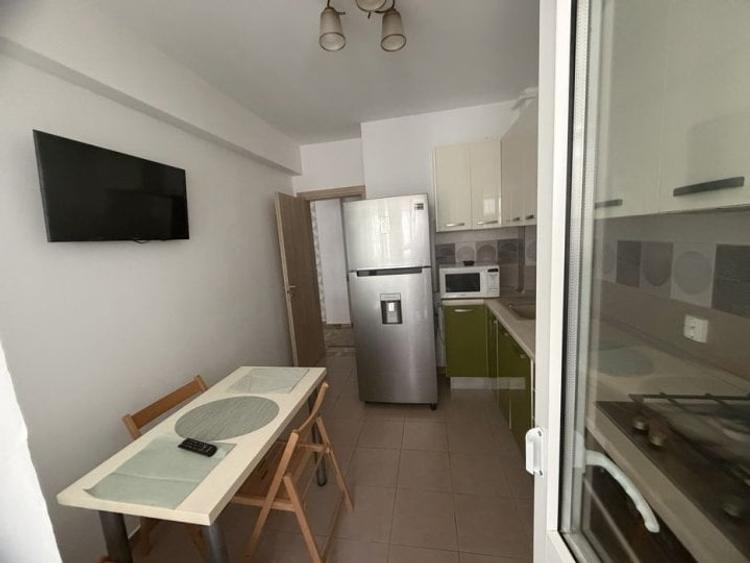 Apartament cu 2 camere decomandat, mobilat în Berceni