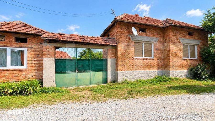 Casă cu 4 camere cu Teren 2385 Mp în Central