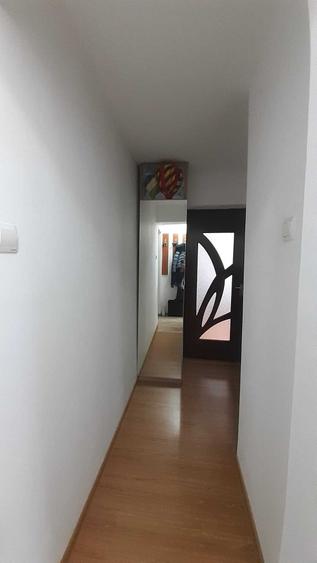 Apartament cu 2 camere semidecomandat în Piața