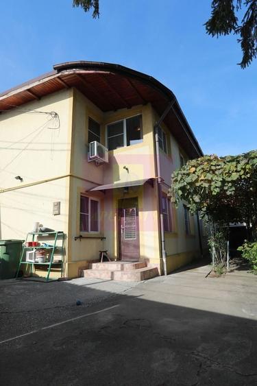 Casă individuală cu 5 camere cu Garaj în Central
