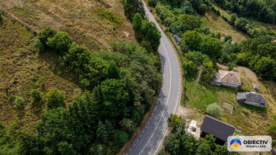 Teren intravilan de 5800 mp, în Hangu