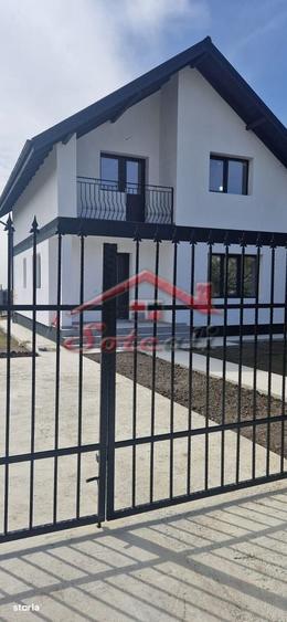 Casă cu 4 camere în Ghioșești