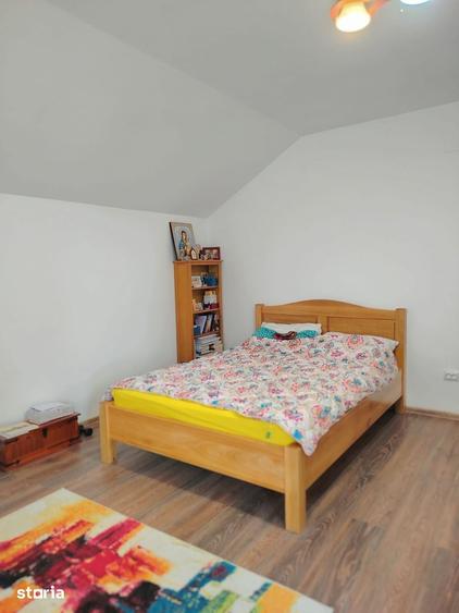 Casă cu 6 camere cu Teren 882 Mp în Bănești