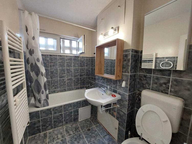 Apartament cu 3 camere semidecomandat în Gheorgheni
