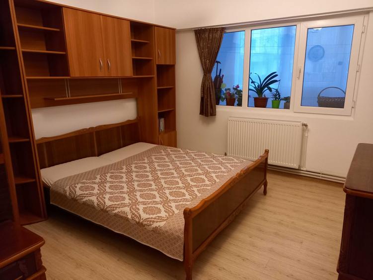 Apartament cu 2 camere semidecomandat în Fetești-Gară