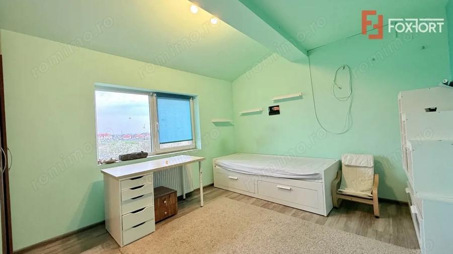 Apartament cu 3 camere semidecomandat în Giarmata