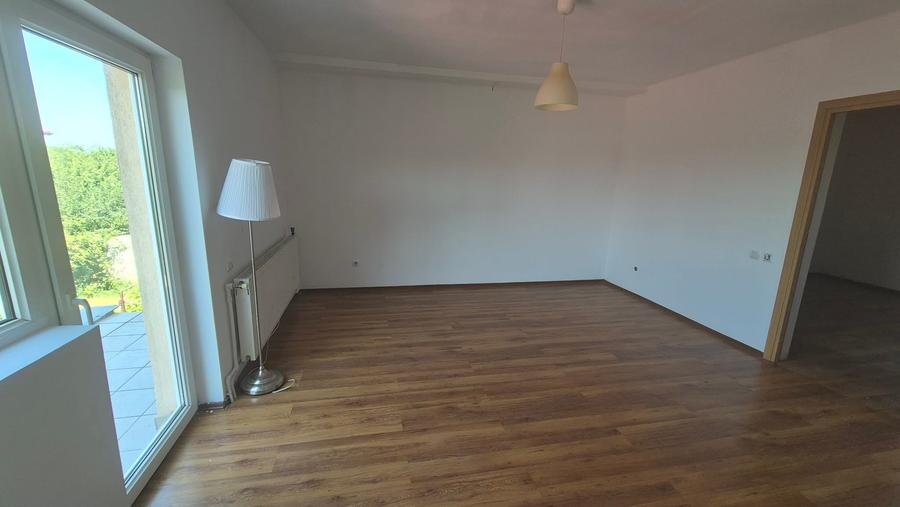 Casă individuală cu 10 camere cu Teren 1000 Mp în Rahova