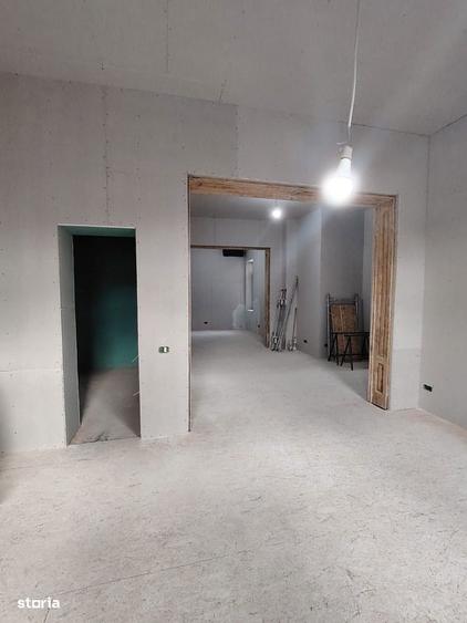 Apartament cu 4 camere semidecomandat în Central