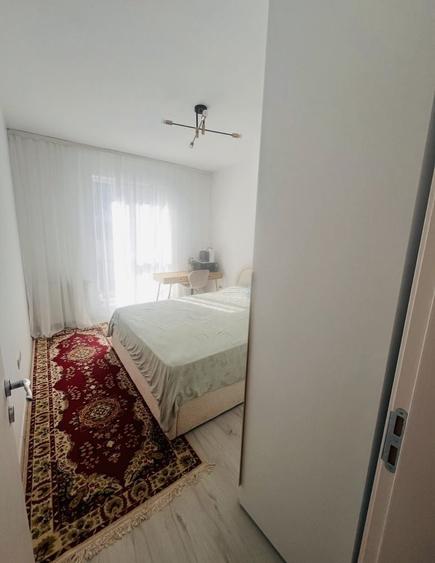 Apartament cu 3 camere decomandat în Roșu