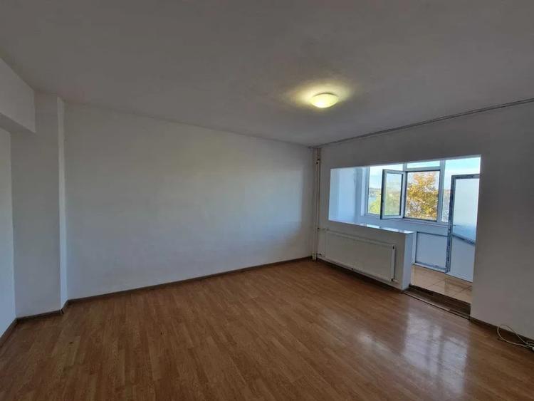 Apartament cu 2 camere decomandat în Pelican