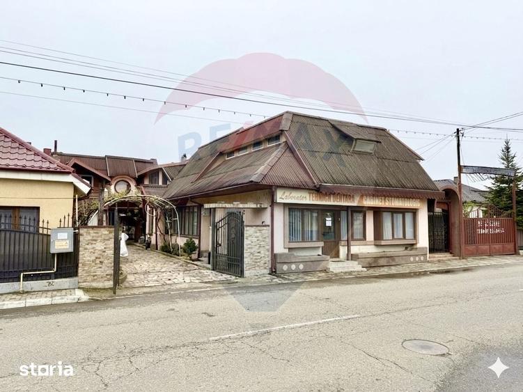 Casă cu 9 camere cu Teren 500 Mp în Central