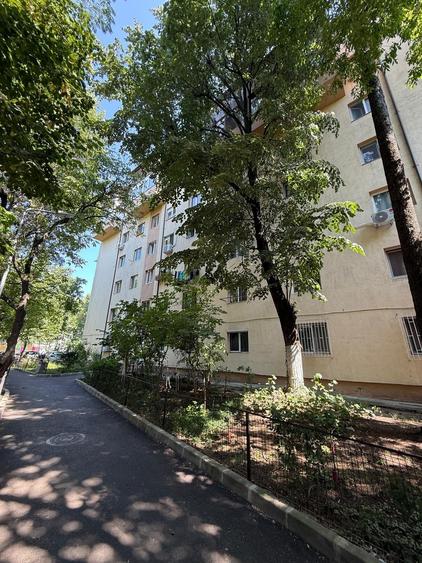 Apartament cu 2 camere semidecomandat în Giurgiului