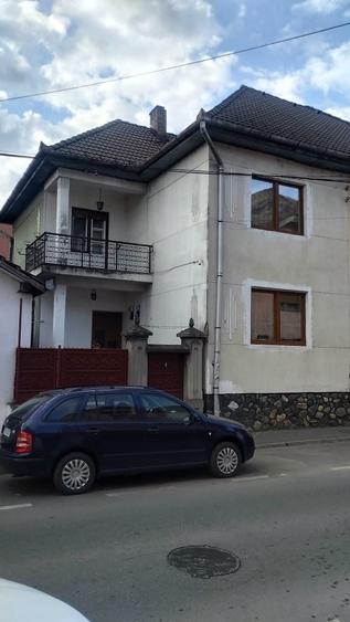 Casă cu 4 camere în Lotrioara