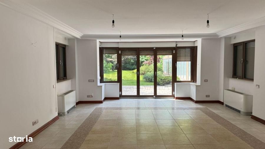 Casă cu 4 camere în Ostratu