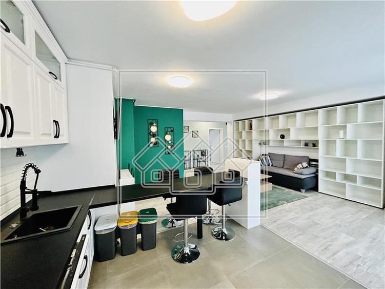 Apartament cu 4 camere nedecomandat în Piața Cluj