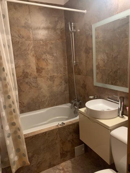 Apartament cu 4 camere decomandat în Tei