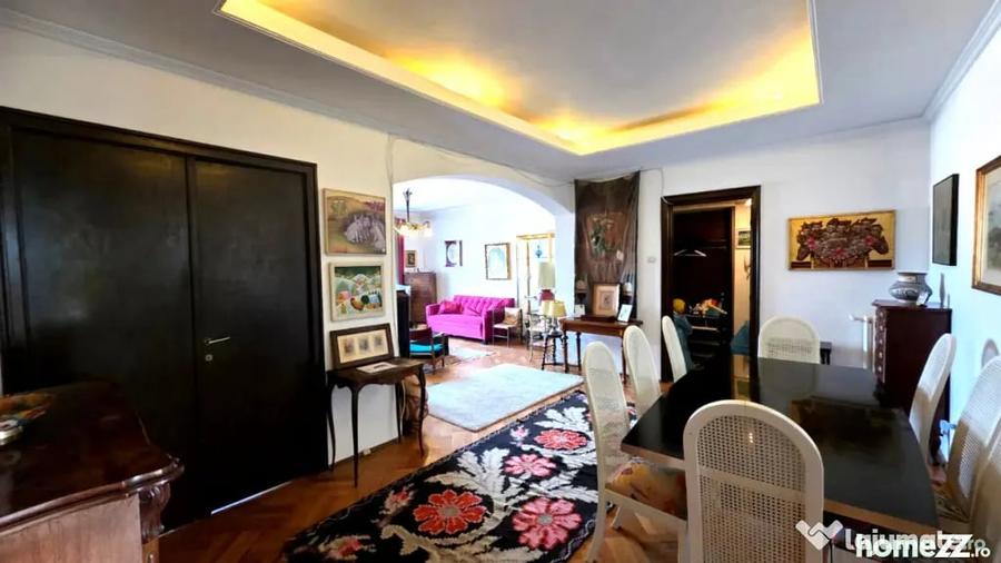 Apartament cu 3 camere decomandat în P-ța Universității